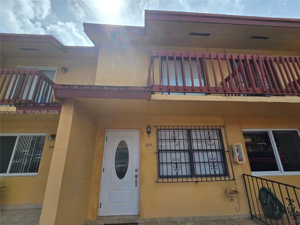 2211 W 52nd St, Unit 207, Hialeah, FL 33016