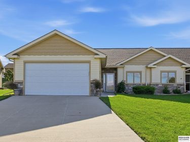 1031 Prairie Hill Circle, Louisville, NE 68037