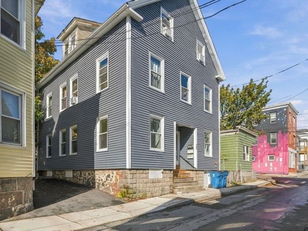 32 Park St, Salem, MA 01970