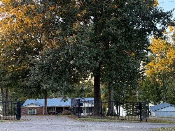 255 Whispering Hills Dr, Dover, TN 37058
