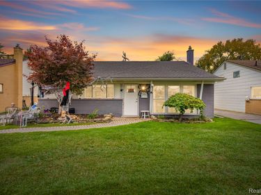 8347 Perrin Avenue, Westland, Mi 48185