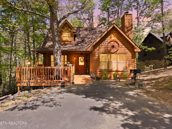 3513 Country Pines Way, Sevierville, TN 37876