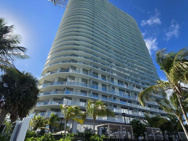2411 Laguna Circle, Unit 510, North Miami, FL 33181