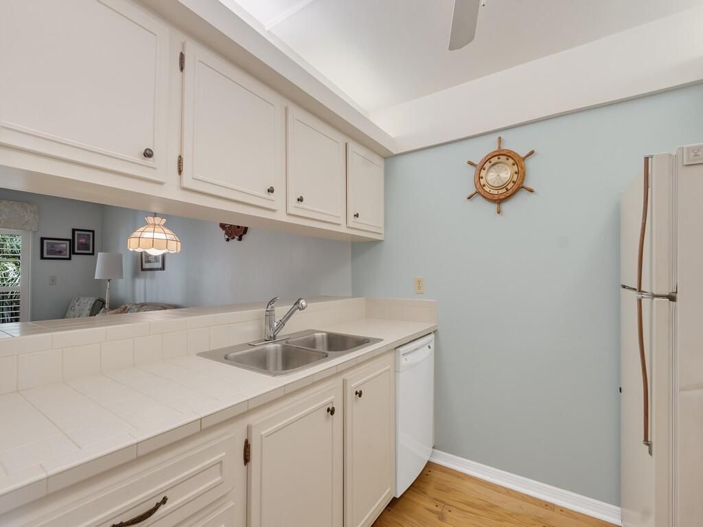 835 18th Street, Unit 206, Vero Beach, FL 32960 Photo