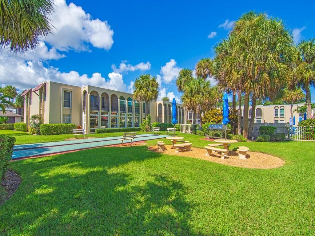 835 18th Street, Unit 206, Vero Beach, FL 32960 Photo