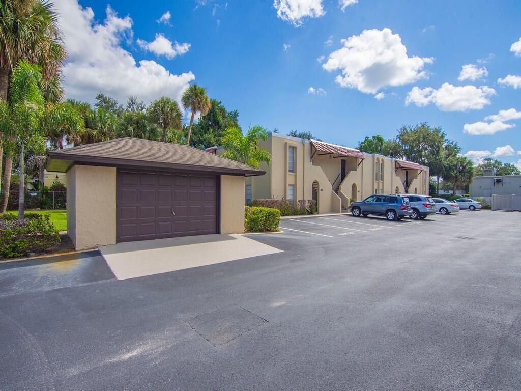 835 18th Street, Unit 206, Vero Beach, FL 32960 Photo