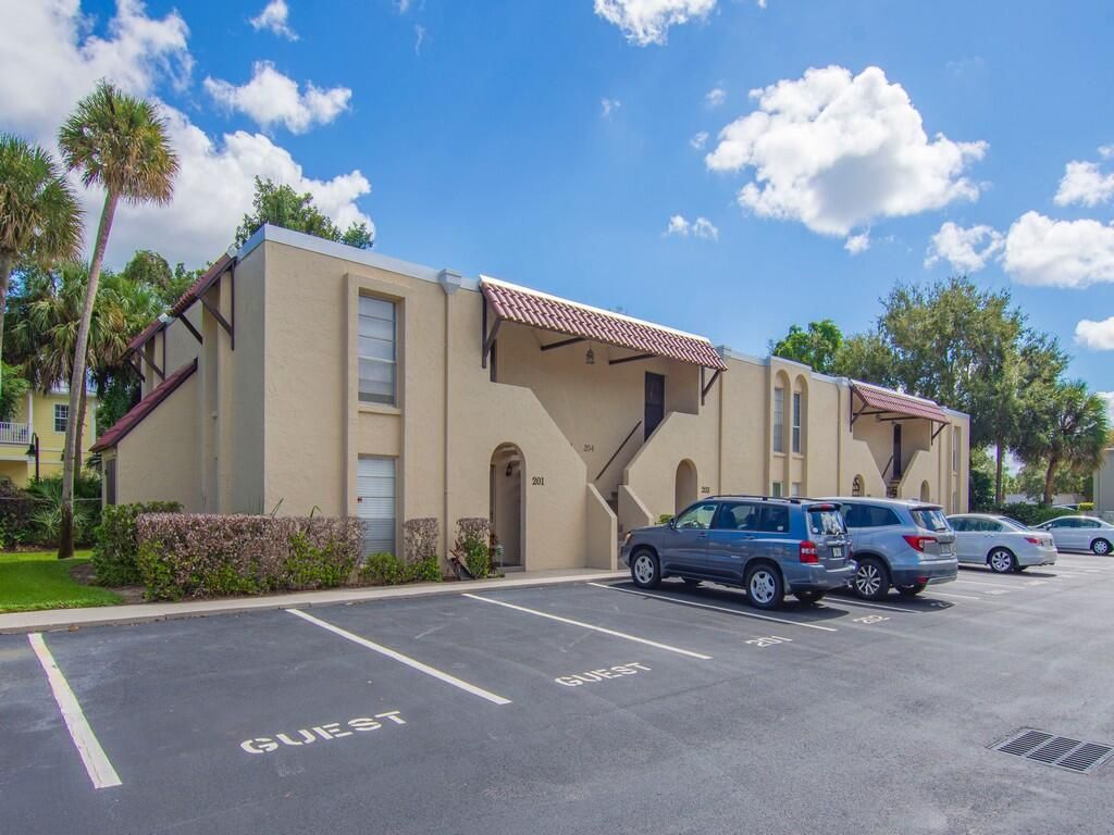835 18th Street, Unit 206, Vero Beach, FL 32960 Photo