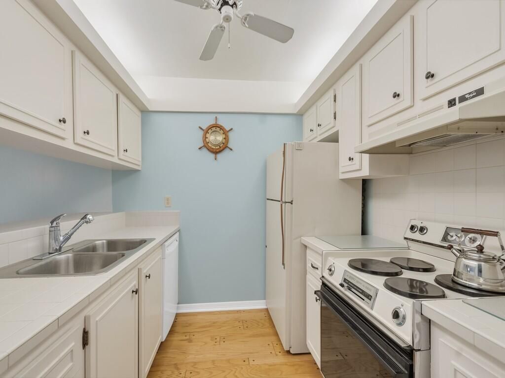 835 18th Street, Unit 206, Vero Beach, FL 32960 Photo