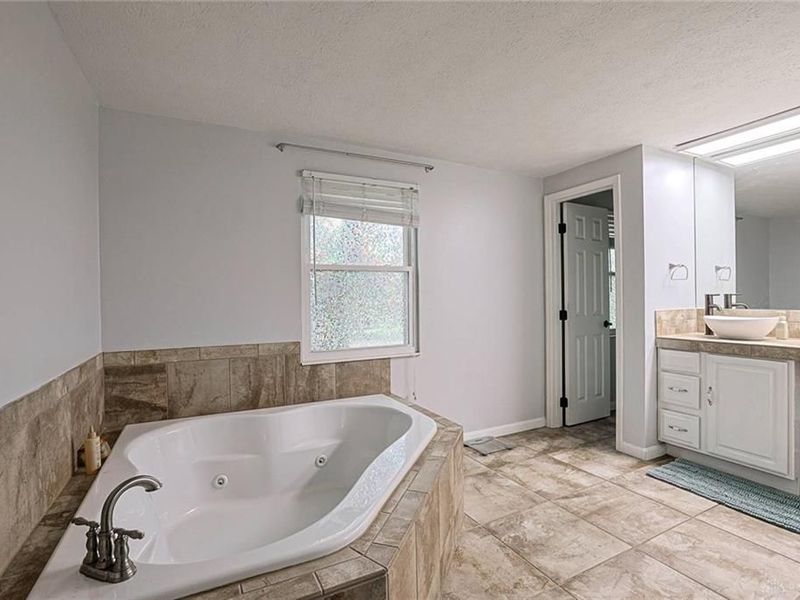 2268 Chesterfield Lane, Batavia, OH 45103 Photo 14