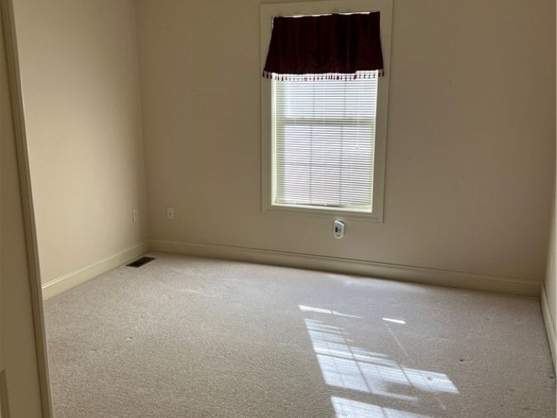 712 Parkview Drive, Dover, OH 44622 Photo 12