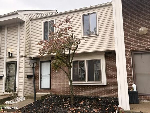 8 Meadowbrook Drive, Perrysburg, OH 43551