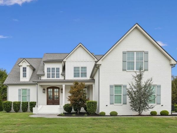 809 Stonebrook Dr, Lebanon, TN 37087