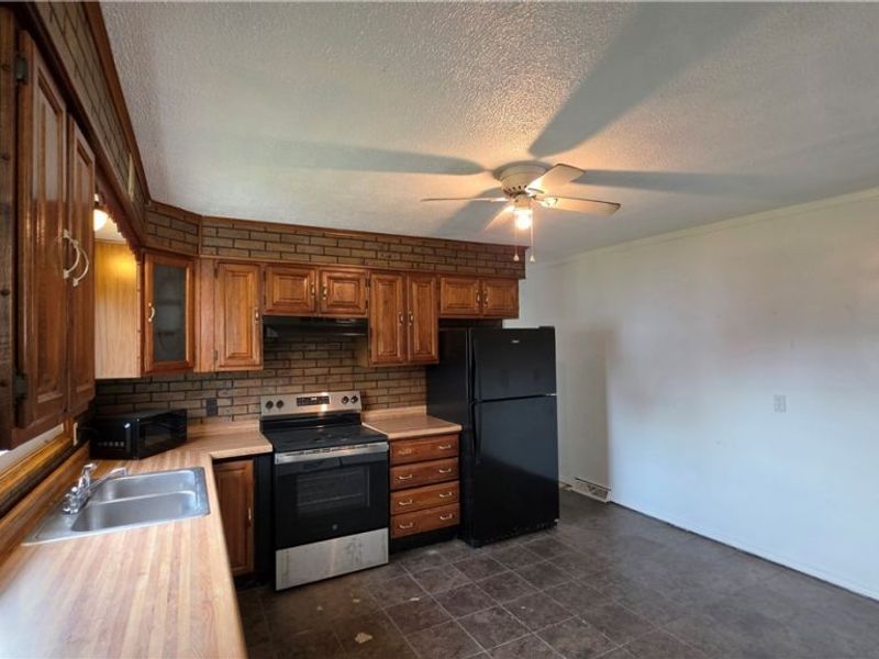357 Hedges Street, Hopedale, OH 43976 Photo 6