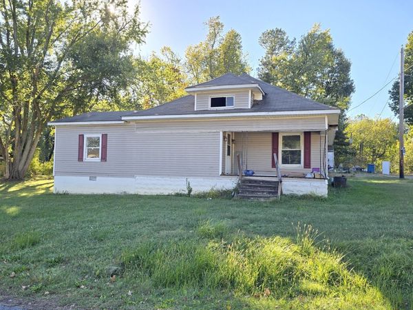 2321 Upchurch Street , Eldorado, IL 62930
