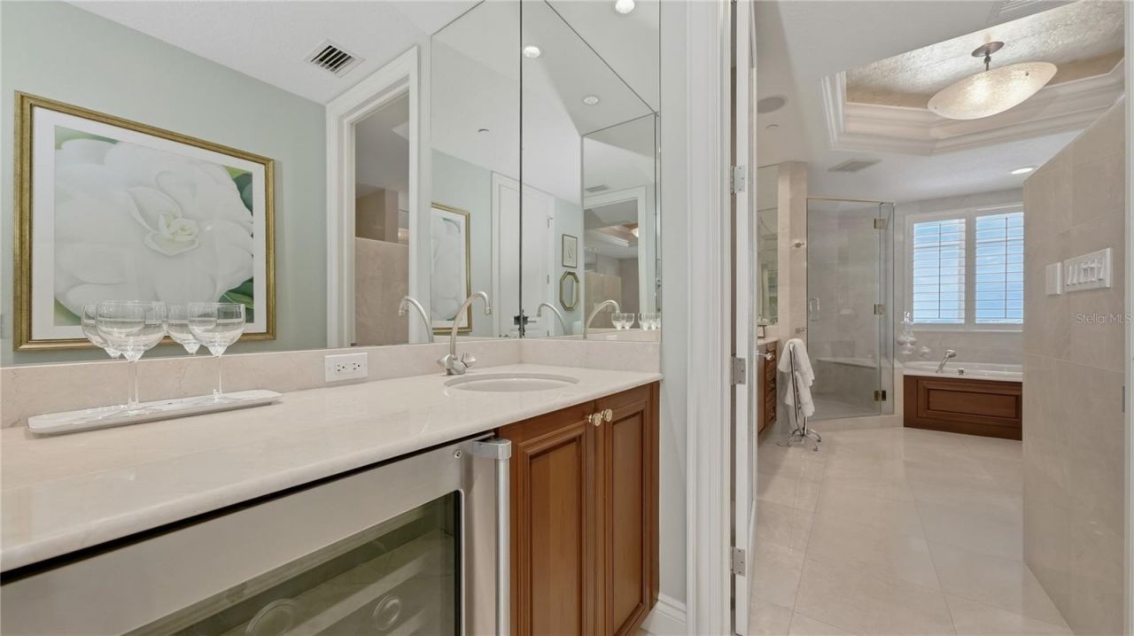 2050 Benjamin Franklin Drive, Unit B704, Sarasota, FL 34236 Photo