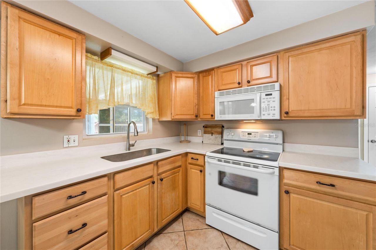 5017 Overlook Drive, New Port Richey, FL 34652 Photo