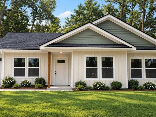 111 Calvert Oaks Dr, Pensacola, FL 32514