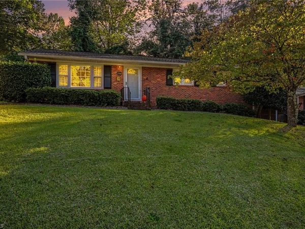 2336 Kaywood Lane , Winston-Salem, NC 27103