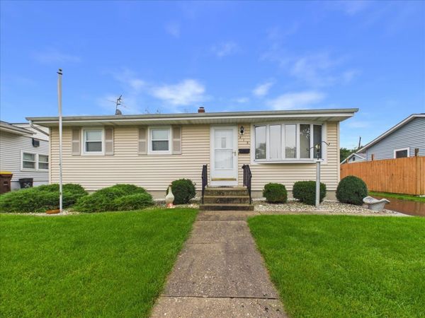415 E 8th Street , Belvidere, IL 61008
