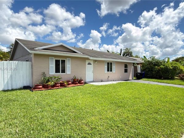 8151 SW 7th St , North Lauderdale, FL 33068