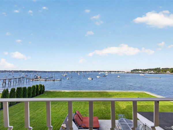 11 Sintsink Drive West , Port Washington, NY 11050