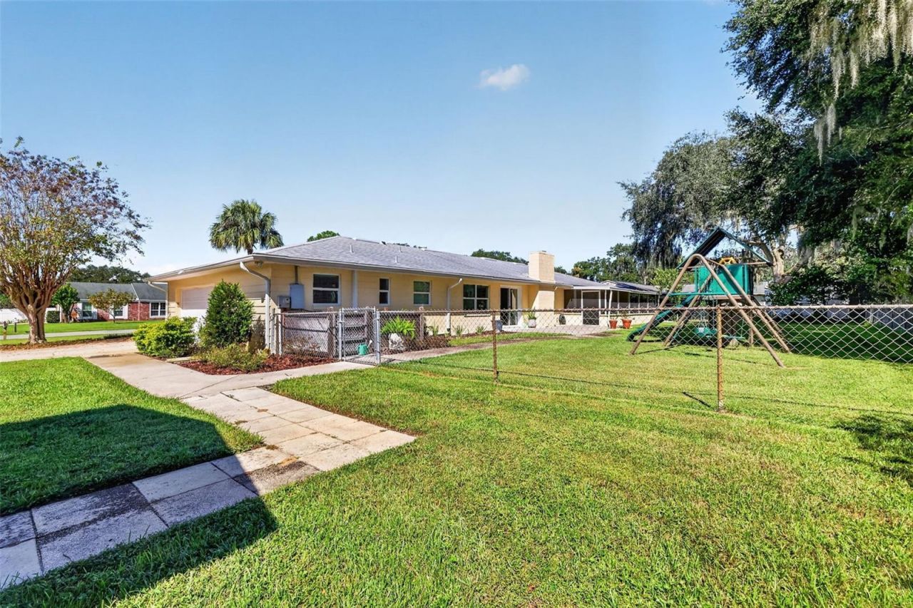 1307 La Salida Way, Leesburg, FL 34748 Photo