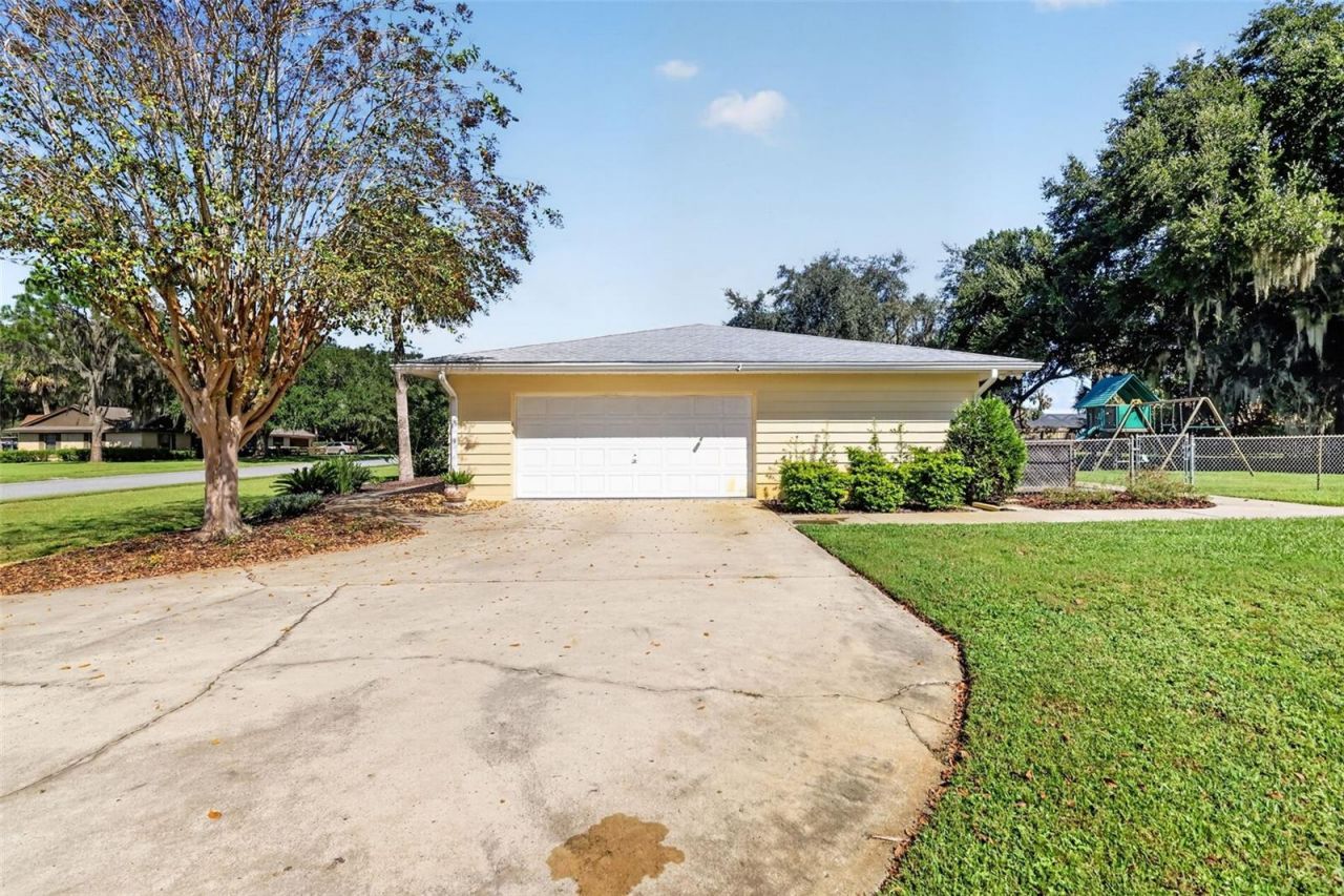 1307 La Salida Way, Leesburg, FL 34748 Photo