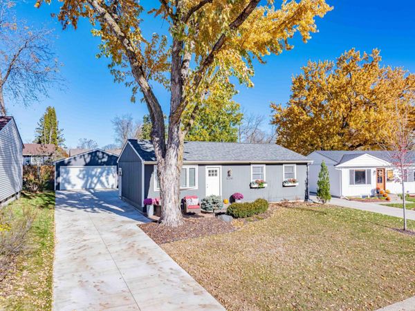 112514 Washington Lane , Chaska, MN 55318