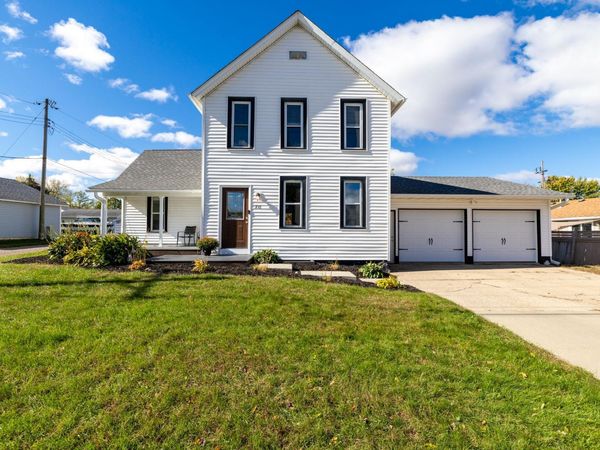 216 N Willow Street , Belle Plaine, MN 56011