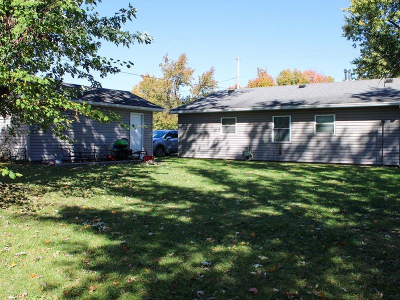613 W William Street , Delaware, OH 43015 Photo 3