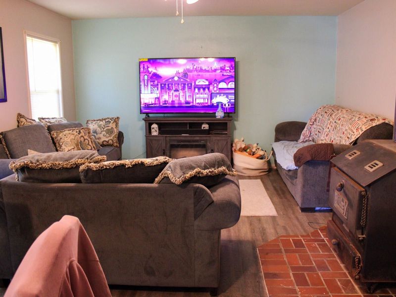 613 W William Street , Delaware, OH 43015 Photo 6