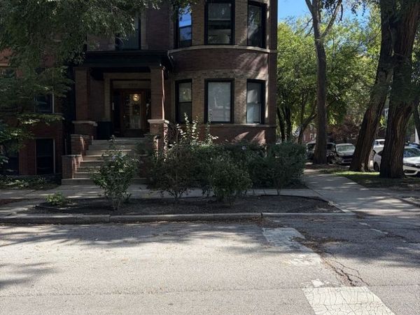 2701 N Whipple Street, Unit 1R, Chicago, IL 60647