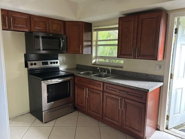 4331 NW 20TH Avenue NW, Unit B, Oakland Park, FL 33309