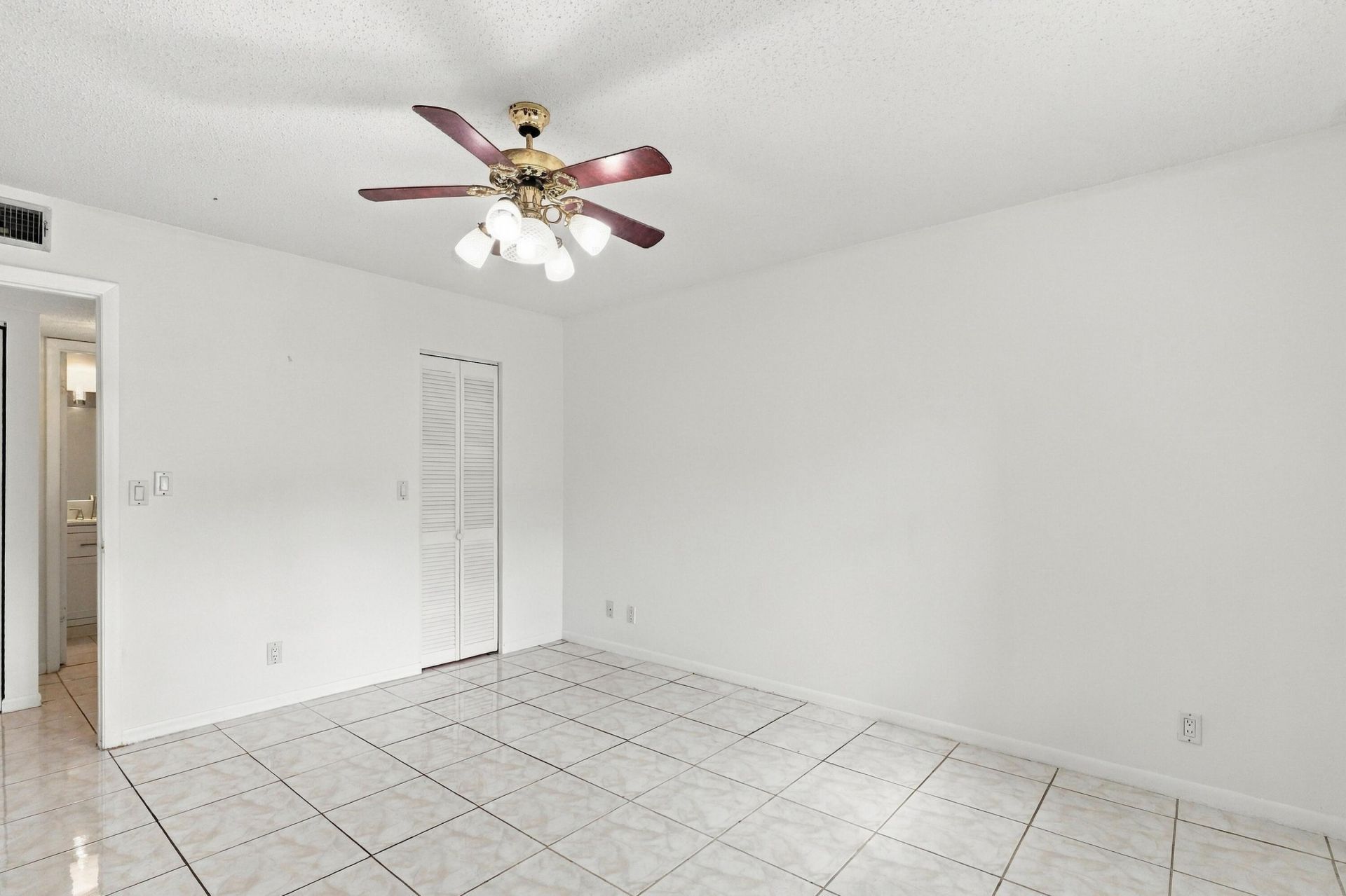 705 Lori Drive, Unit 102, Palm Springs, FL 33461 Photo