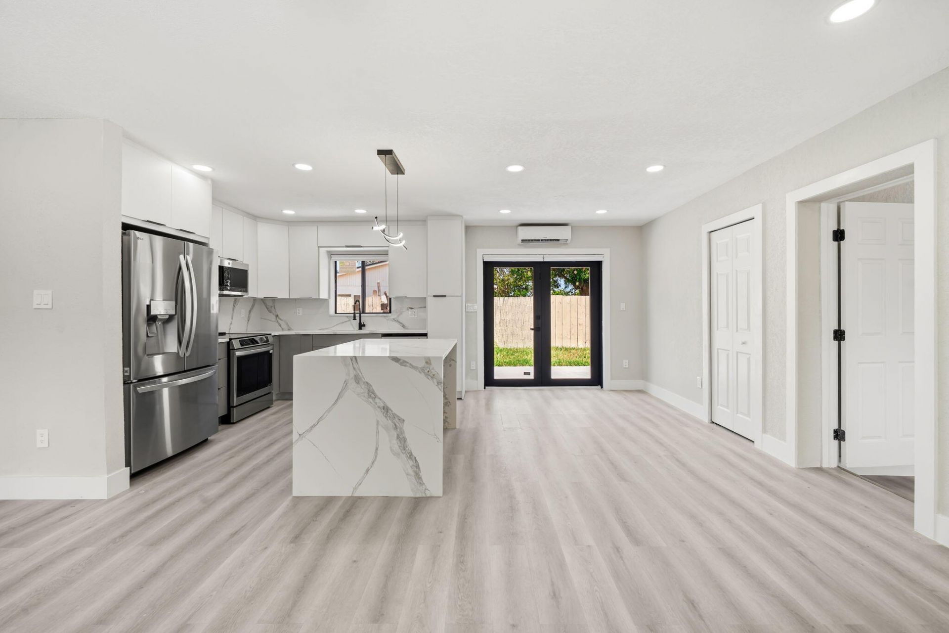 1944 NE 2nd Avenue, Pompano Beach, FL 33060 Photo