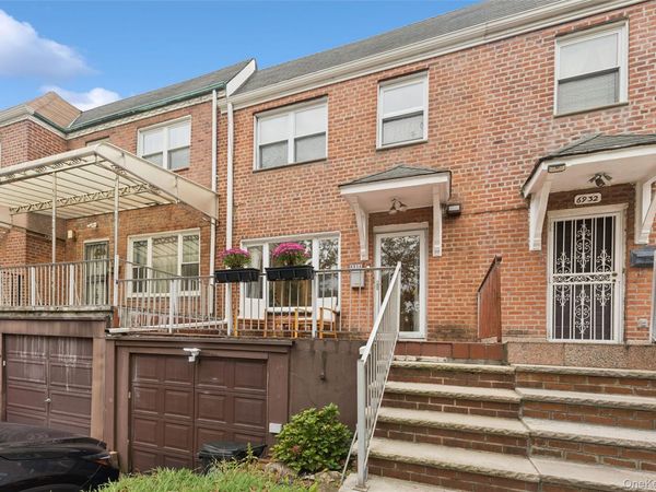 6934 222nd Street , Oakland Gardens, NY 11364