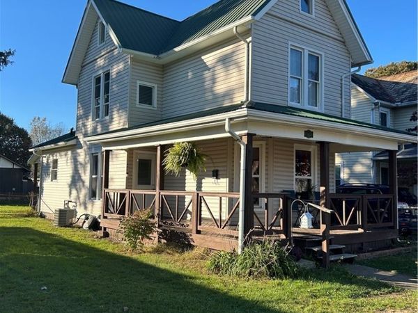 402 4th Street NW, New Philadelphia, OH 44663
