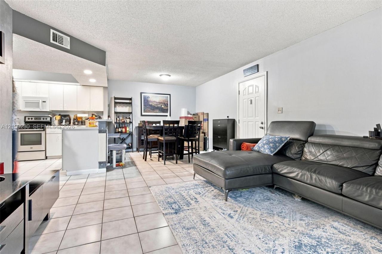 8590 SW 212th St , Unit 207, Cutler Bay, FL 33189 Photo