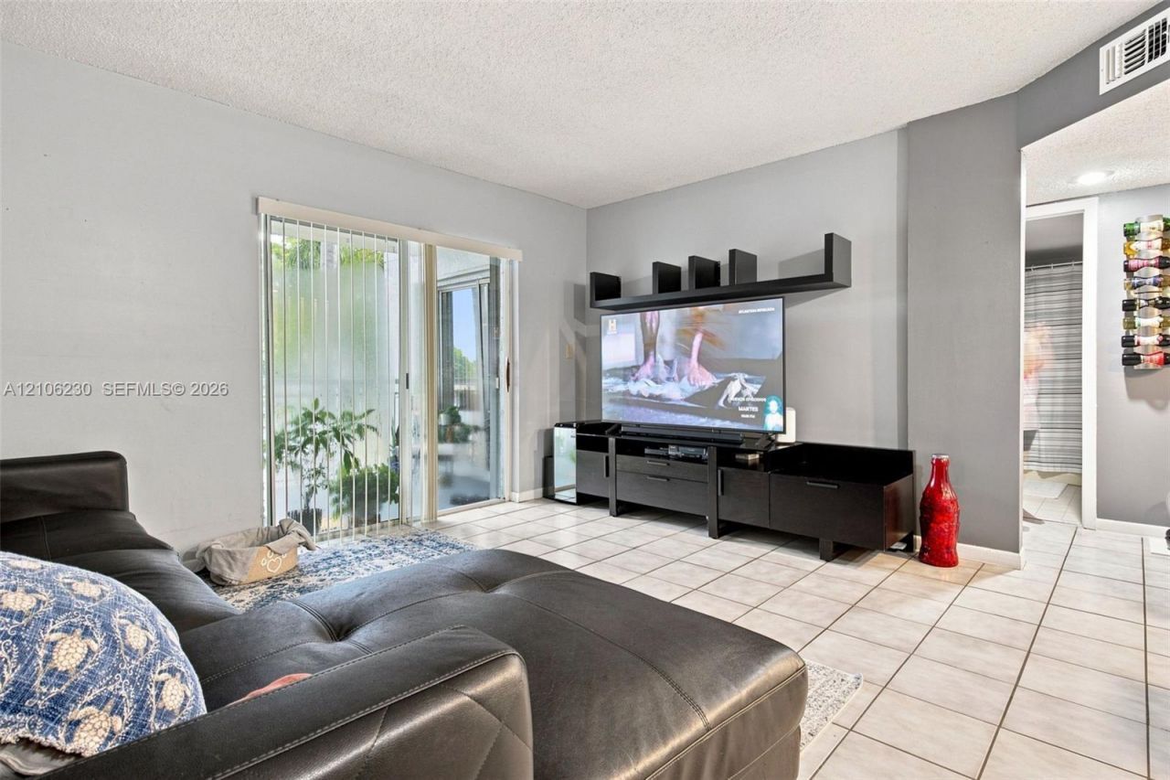 8590 SW 212th St , Unit 207, Cutler Bay, FL 33189 Photo
