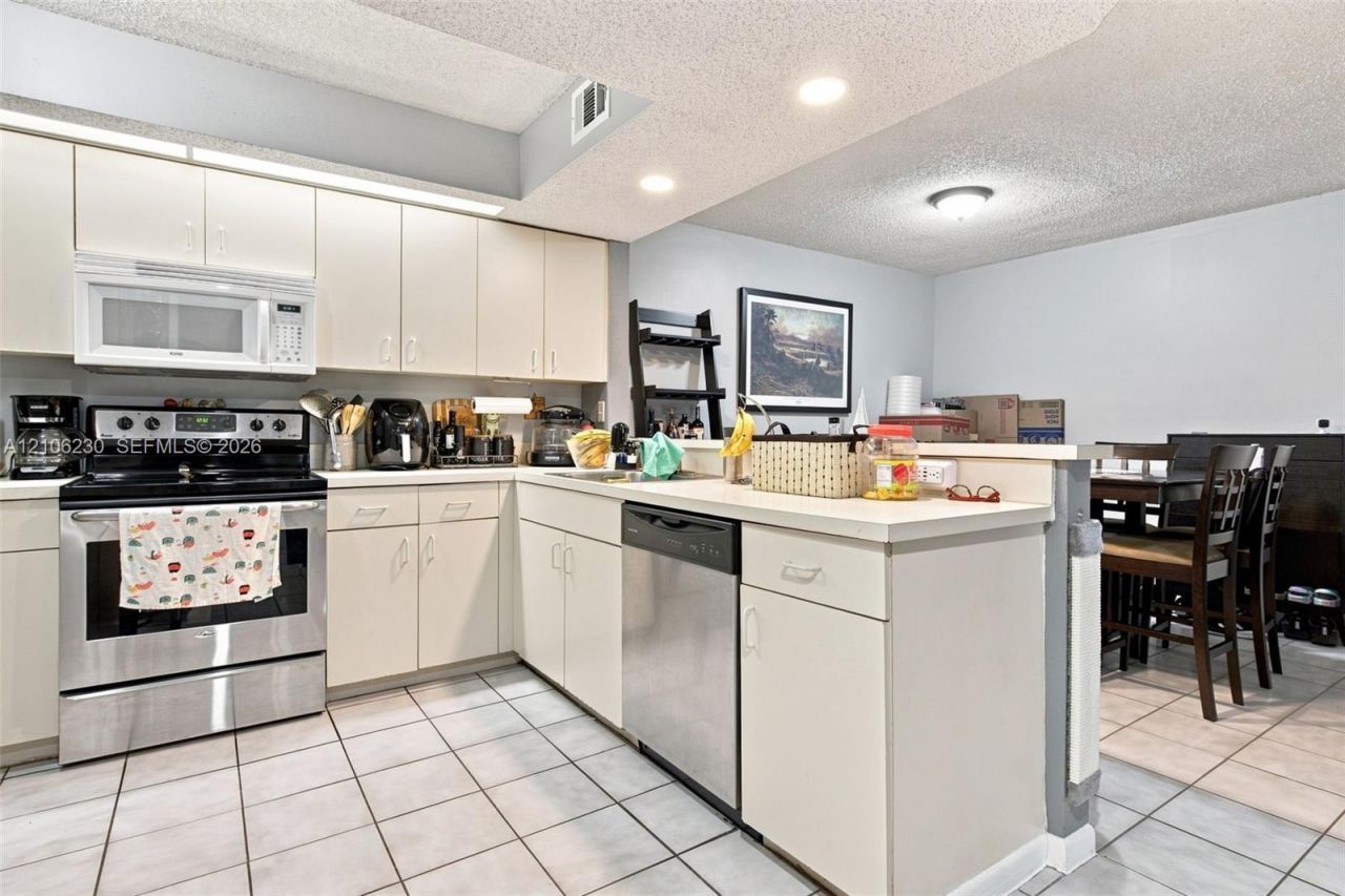 8590 SW 212th St , Unit 207, Cutler Bay, FL 33189 Photo