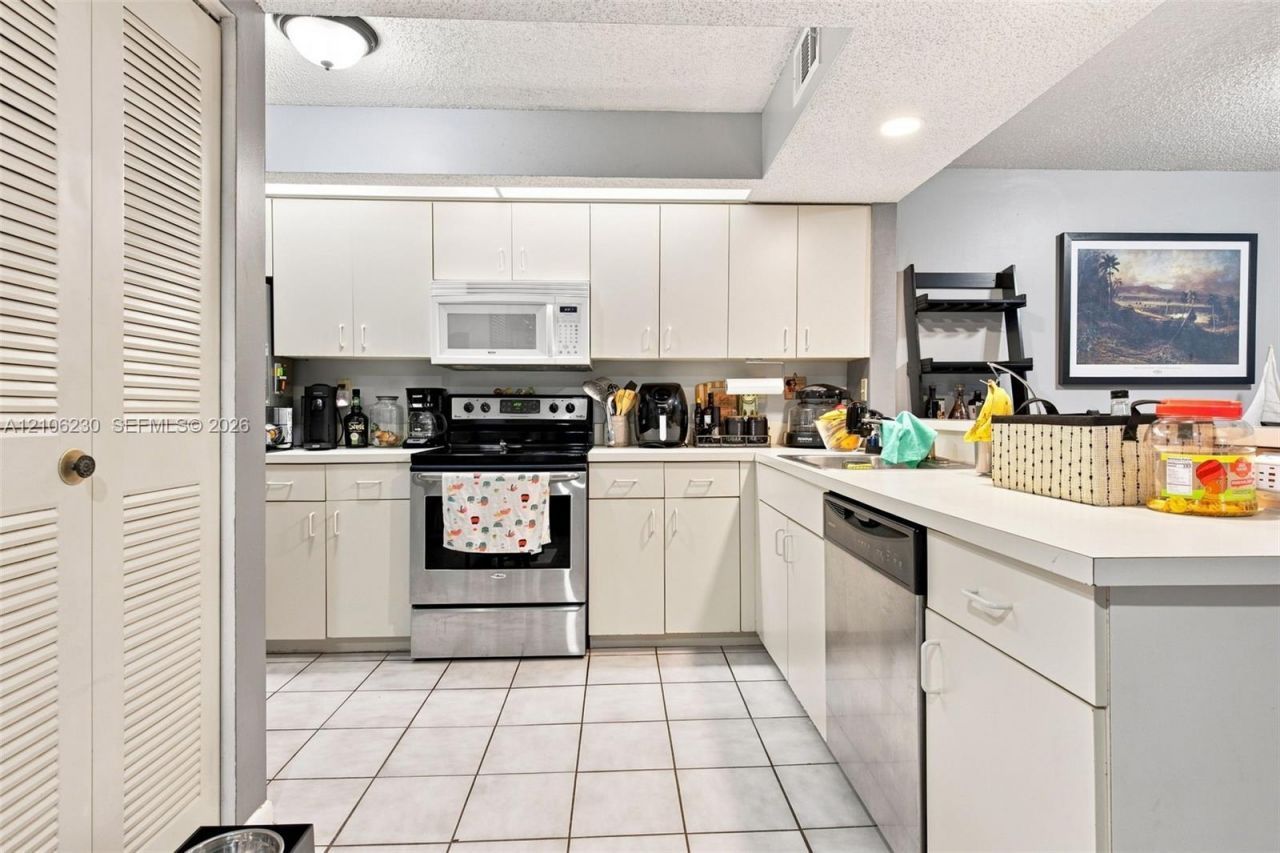 8590 SW 212th St , Unit 207, Cutler Bay, FL 33189 Photo