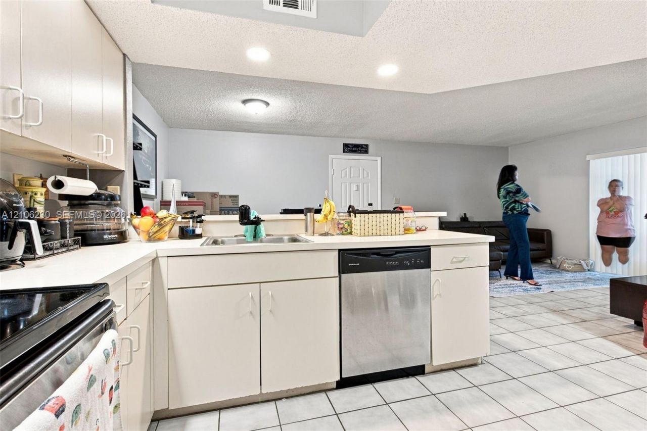 8590 SW 212th St , Unit 207, Cutler Bay, FL 33189 Photo