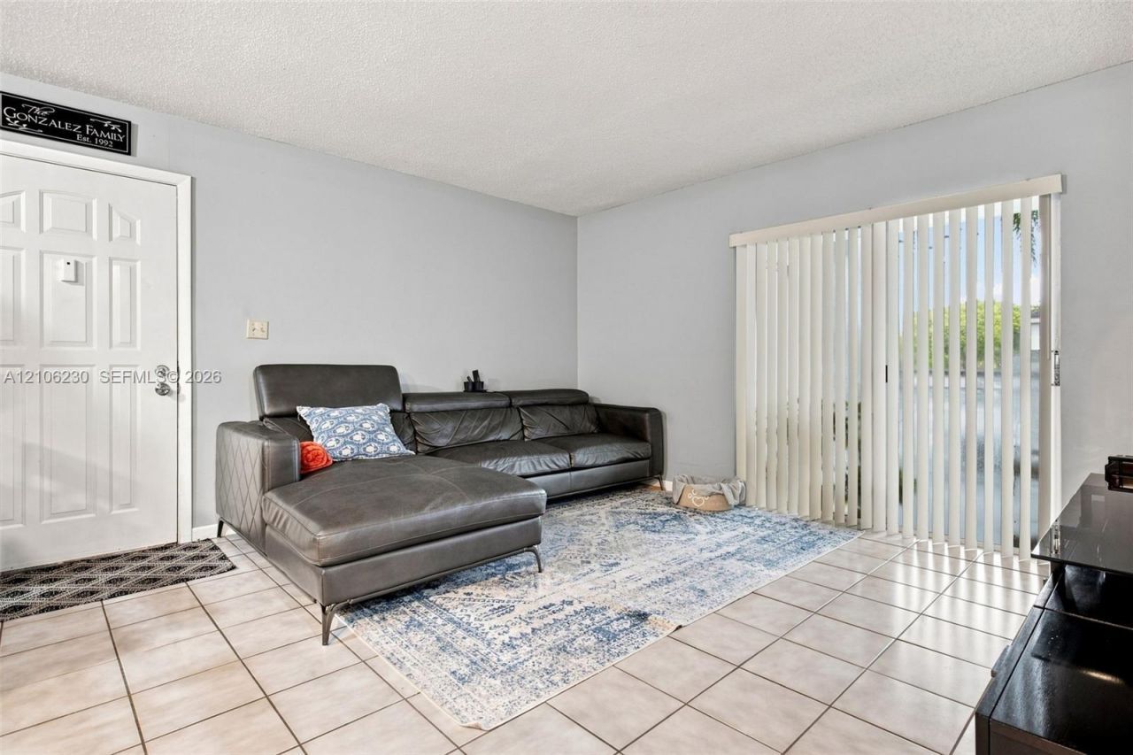 8590 SW 212th St , Unit 207, Cutler Bay, FL 33189 Photo