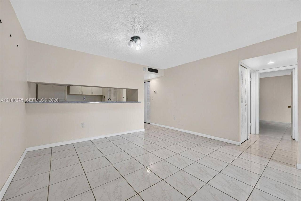 10801 SW 109th Ct , Unit D305, Miami, FL 33176 Photo
