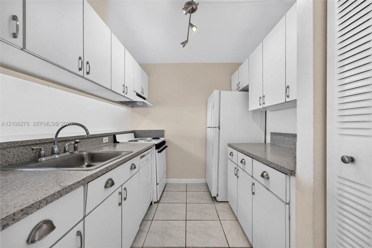 10801 SW 109th Ct , Unit D305, Miami, FL 33176 Photo