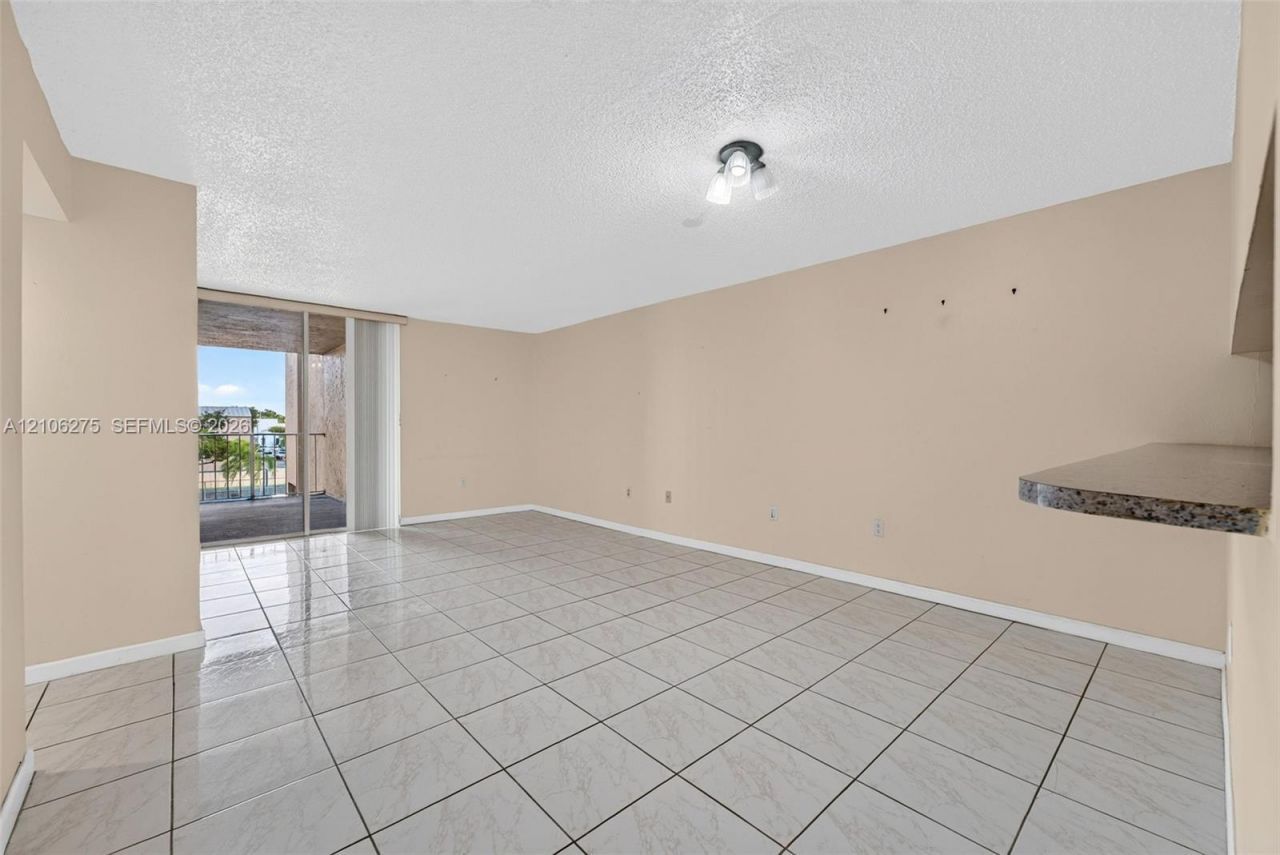 10801 SW 109th Ct , Unit D305, Miami, FL 33176 Photo