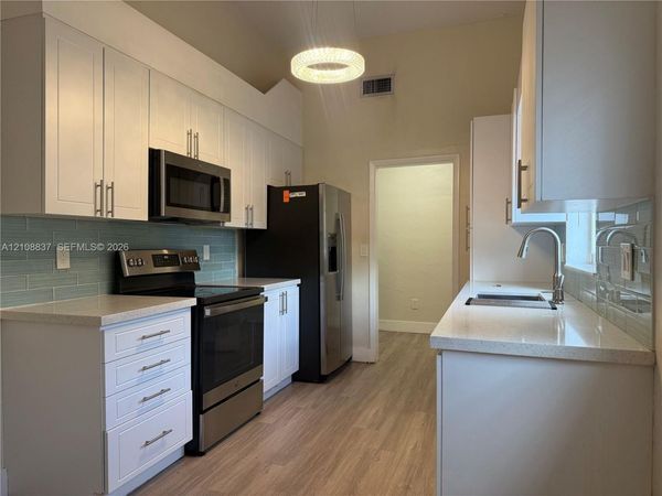 520 SW 5th St , Hallandale Beach, FL 33009