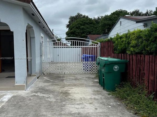 920 NW 35th Ave , Miami, FL 33125