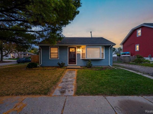 1436 E Cambourne Street, Fenton, Mi 48220