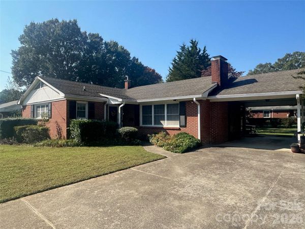 1400 Capri Road , Winston Salem, NC 27103
